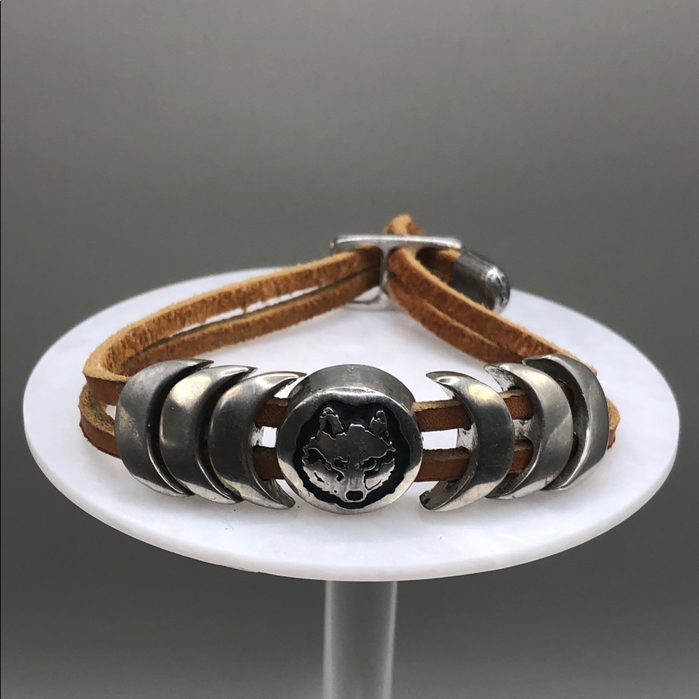 Men's Brown Leather Perseverance Adjustable Bracelet Silver Wolf Amulet Symbol